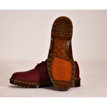 Load image into Gallery viewer, Dr. Martens Women&#39;s Virginia Shoes 9
