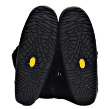 Load image into Gallery viewer, Manitobah Mukluks Women&#39;s Keewatin Suede 8 Black
