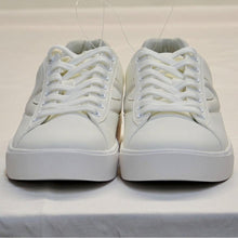 Load image into Gallery viewer, Tretorn Women&#39;s Court Shoe White with taupe US9 Regular
