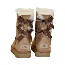Load image into Gallery viewer, UGG Women&#39;s Bailey Bow II Boots 6 (Chestnut)
