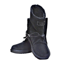 Load image into Gallery viewer, UGG Women&#39;s Classic Short Toggler Black Size 9
