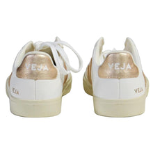 Load image into Gallery viewer, VEJA Women&#39;s Campo Classic Leather Sneakers White/Gold Size 10
