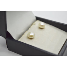 Load image into Gallery viewer, Fine Jewellery Pearl Button Stud Earrings 10K Yellow Gold 6mm
