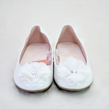 Load image into Gallery viewer, Flowers by Nina Size 5 Girls Ballet White Flats
