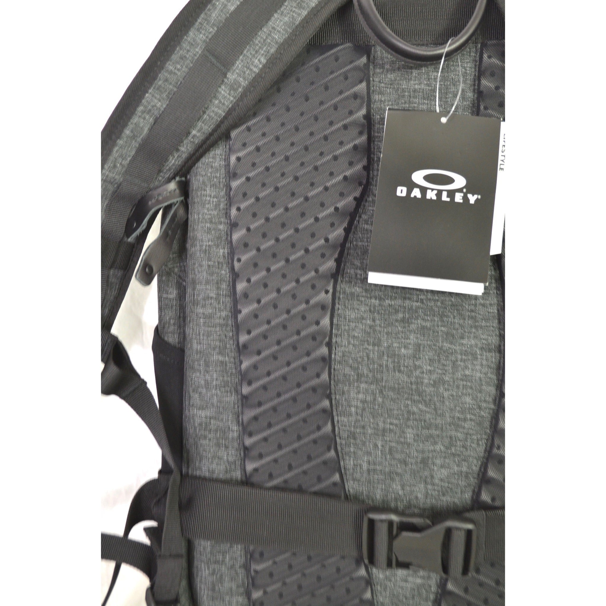 Oakley voyage 2025 30l backpack