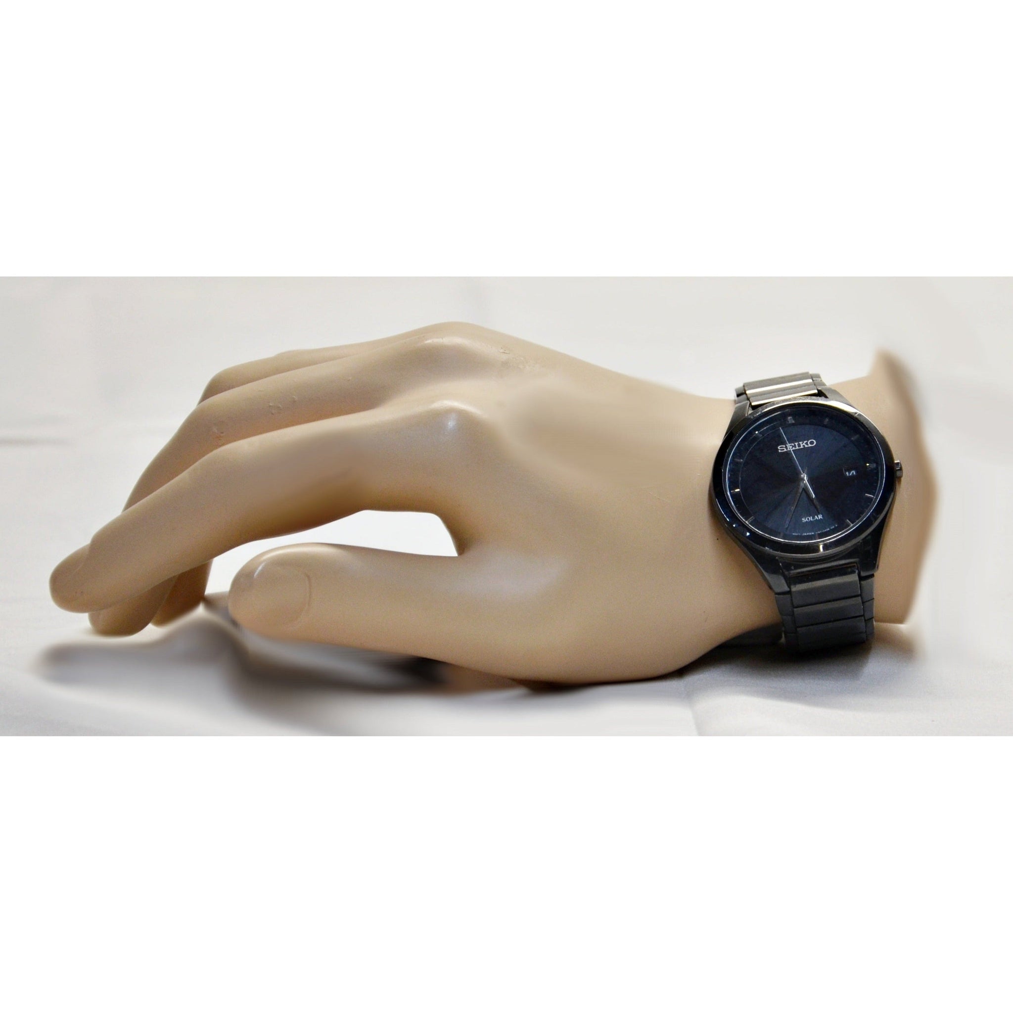 Seiko Men's Solar Dress Watch with Stainless Steel Strap - Black