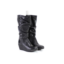 Load image into Gallery viewer, The Flexx Women&#39;s Size 8.5 Mid Calf Wedge Boots Black
