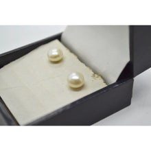 Load image into Gallery viewer, Fine Jewellery Pearl Button Stud Earrings 10K Yellow Gold 6mm
