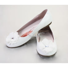 Load image into Gallery viewer, Flowers by Nina Size 5 Girls Ballet White Flats
