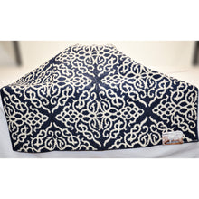 Load image into Gallery viewer, Maples Accent Rug Navy &amp; White
