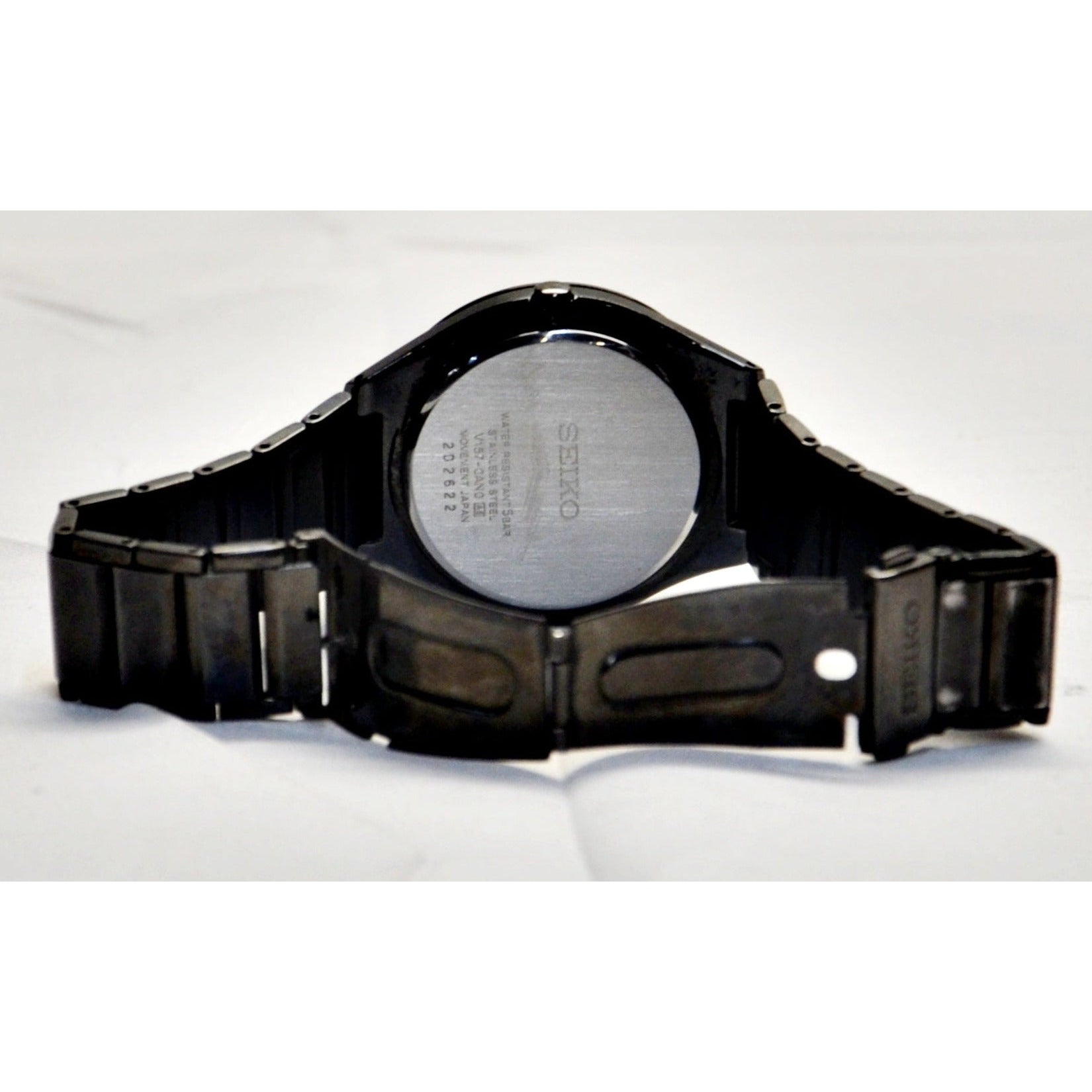 SEIKO SOLAR WATERRESISTANT 10気圧 Ⅴ157黒 Seiko Men's Solar Dress Watch with Stainless Steel Strap - Black