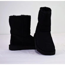 Load image into Gallery viewer, UGG Classic Short II Boot Black 8
